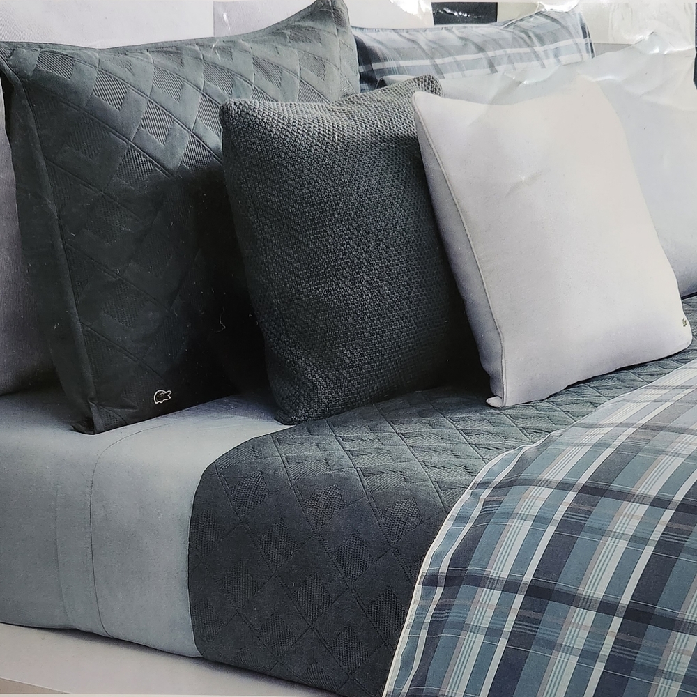 Lacoste Coverlet